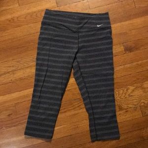 Nike dri-fit yoga Capri